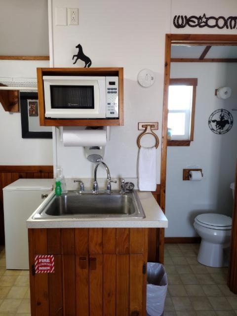 Top Of The Hill Rv Resort & Cabins Waring Εξωτερικό φωτογραφία