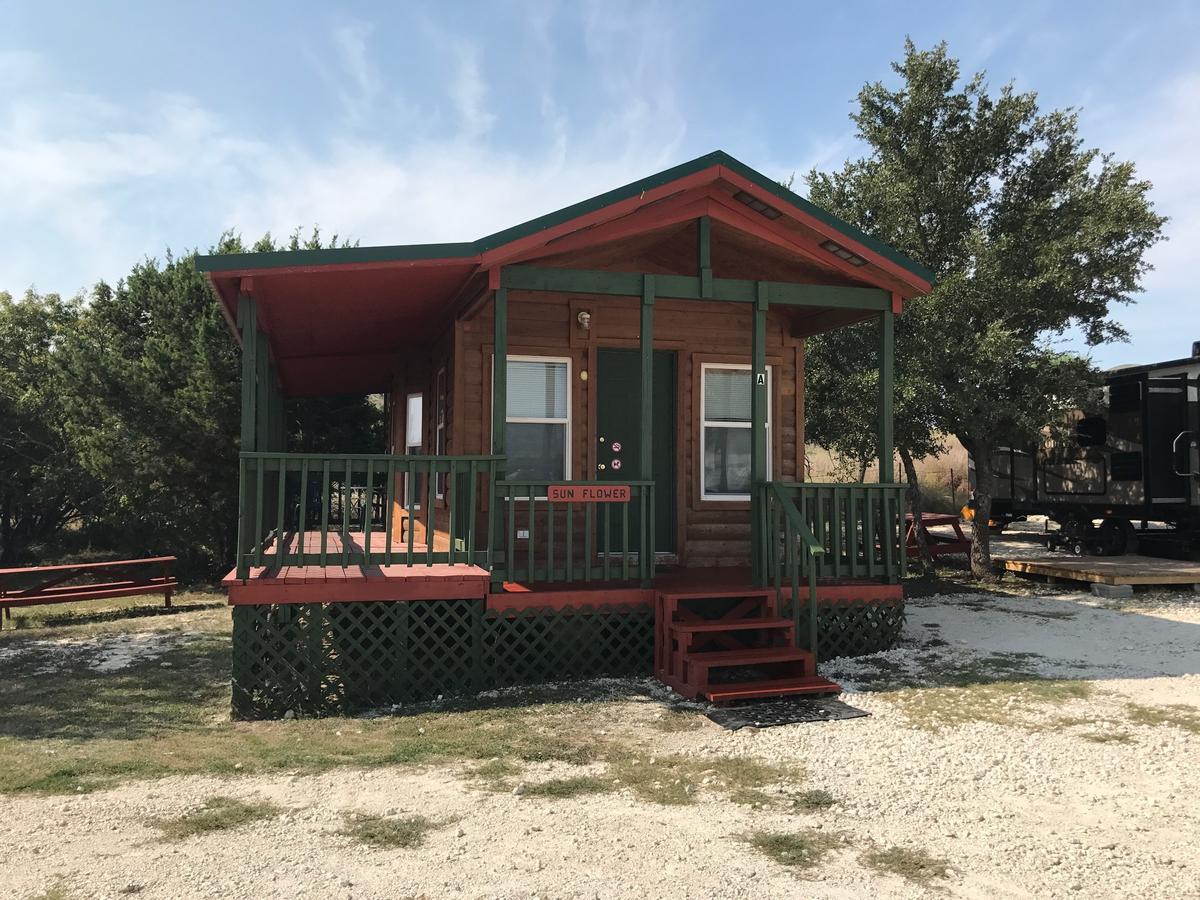 Top Of The Hill Rv Resort & Cabins Waring Εξωτερικό φωτογραφία