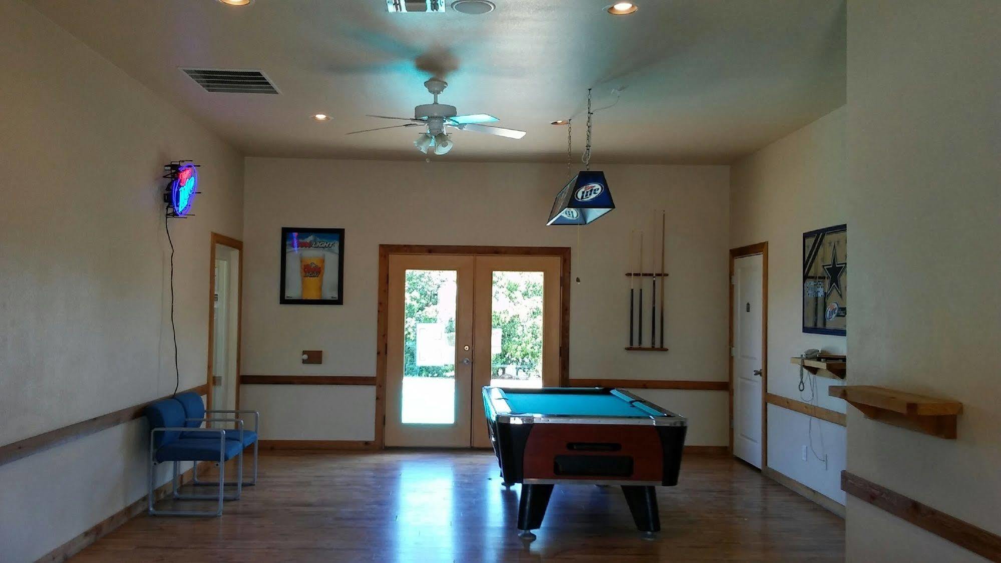 Top Of The Hill Rv Resort & Cabins Waring Εξωτερικό φωτογραφία
