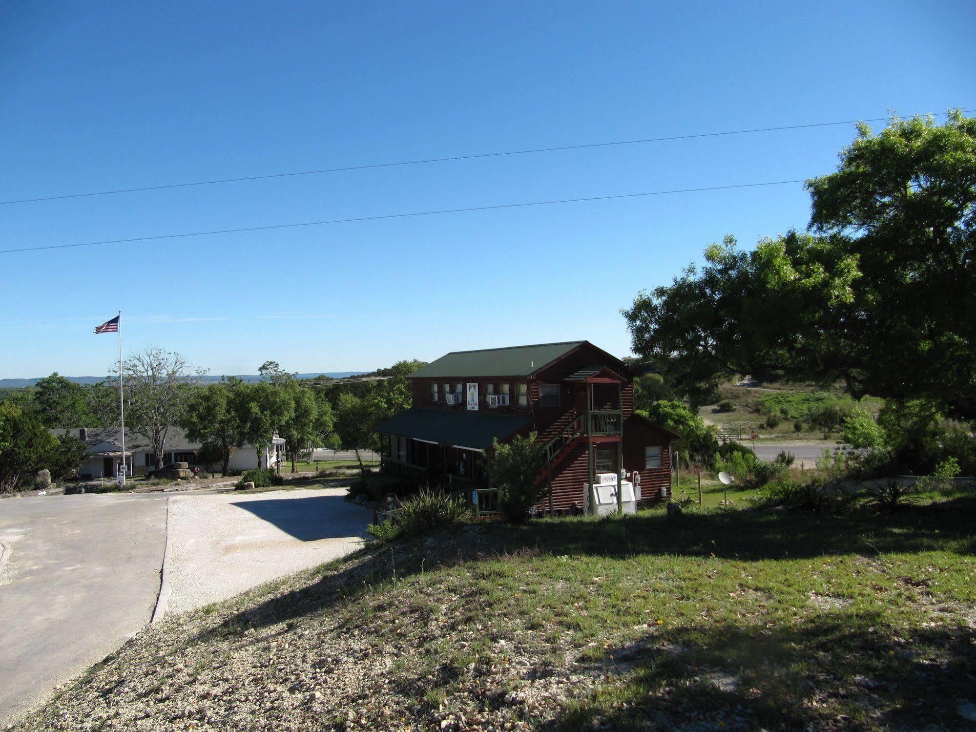 Top Of The Hill Rv Resort & Cabins Waring Εξωτερικό φωτογραφία