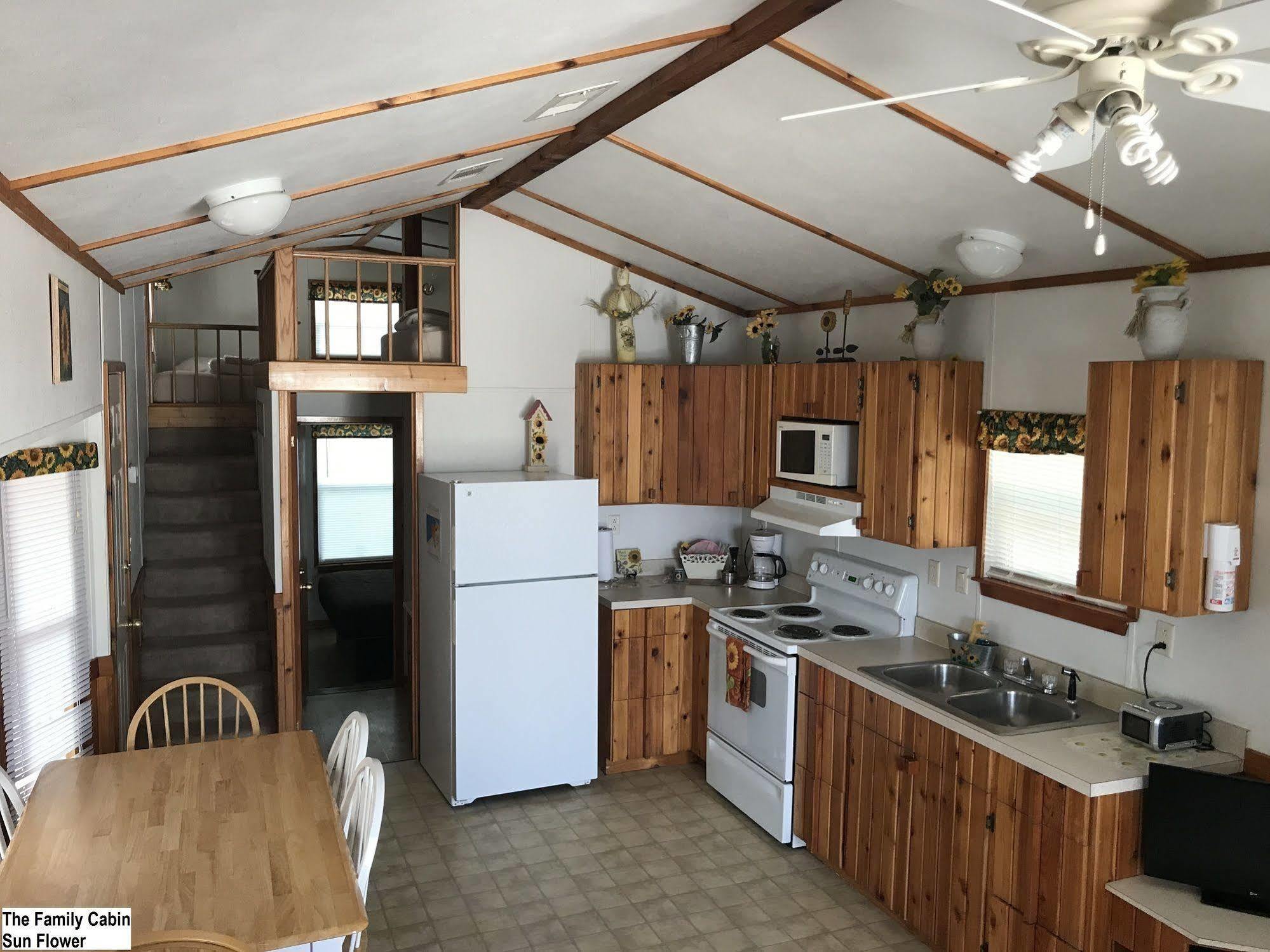 Top Of The Hill Rv Resort & Cabins Waring Εξωτερικό φωτογραφία
