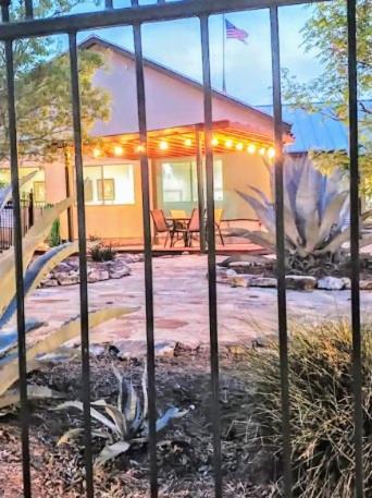 Top Of The Hill Rv Resort & Cabins Waring Εξωτερικό φωτογραφία
