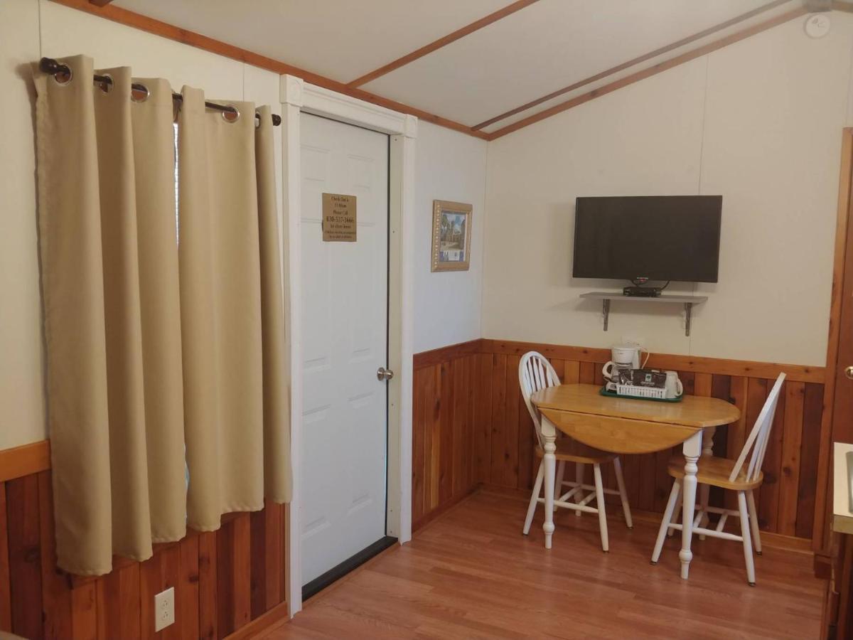 Top Of The Hill Rv Resort & Cabins Waring Εξωτερικό φωτογραφία